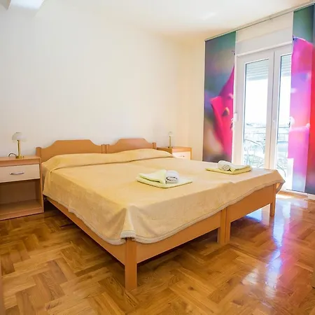 Luka Apartment *